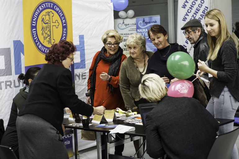 Zdjęcie nagłówkowe otwierające podstronę: Uniwersytet Opolski gościł na targach senioralnych