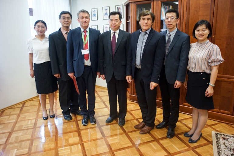 Zdjęcie nagłówkowe otwierające podstronę: Umowa pomiędzy Uniwersytetem Opolskim a Uniwersytetem Technicznym z prowincji Fujian podpisana