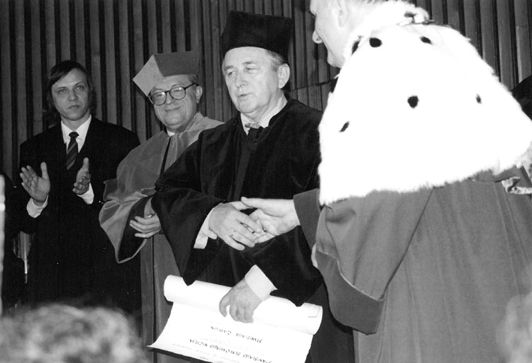 Zdjęcie nagłówkowe otwierające podstronę: Odszedł Kazimierz Kutz, doktor honoris causa Uniwersytetu Opolskiego
