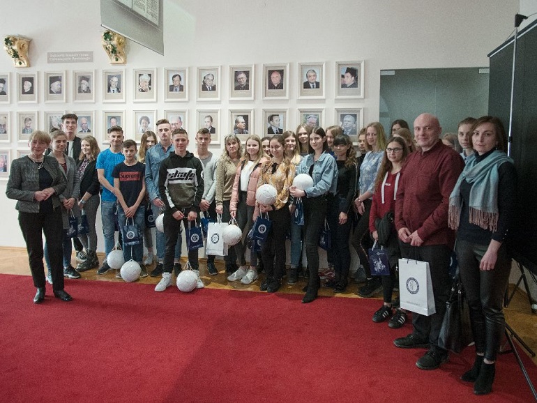 Zdjęcie nagłówkowe otwierające podstronę: Ukraińscy uczniowie gośćmi UO