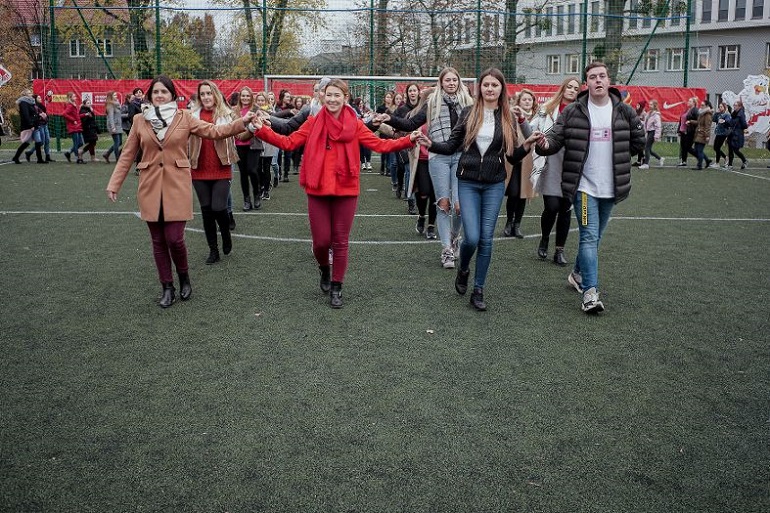 Zdjęcie nagłówkowe otwierające podstronę: Studenci odtańczyli poloneza ku czci niepodległości