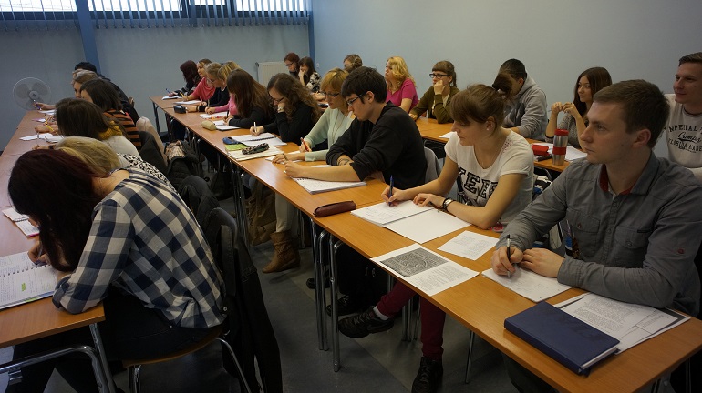 Zdjęcie nagłówkowe otwierające podstronę: Już w marcu CAE i FCE – Darmowy Próbny Egzamin Cambridge na Uniwersytecie Opolskim!