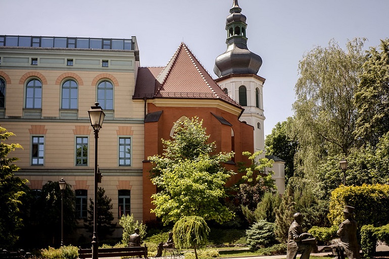 Zdjęcie nagłówkowe otwierające podstronę:  UO in top 10 universities in Poland and 30th in the overall ranking of higher education institutions!