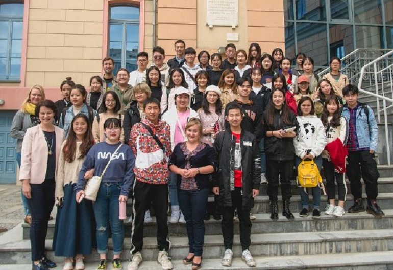 Przeniesienie do informacji o tytule: Grupa chińskich studentów rozpoczyna studia na Uniwersytecie Opolskim