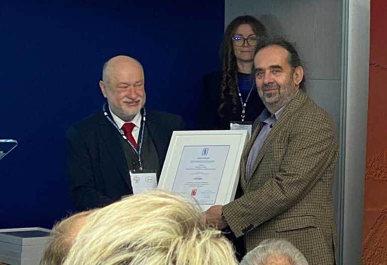 Przeniesienie do informacji o tytule: Rector Marek Masnyk received Education Excellence Certificate for Sociology