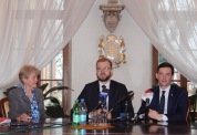 Na zdjęciu od lewej: Prof. dr hab. W. Piątkowska-Stepaniak, dr P. Dardziński, Marcin Ociepa