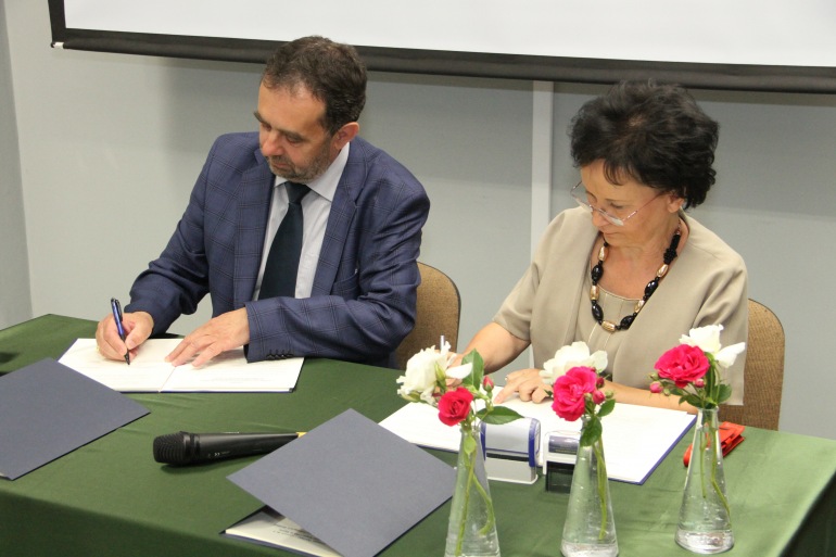 Zdjęcie nagłówkowe otwierające podstronę: Podpisano umowę pomiędzy UO a I Liceum Ogólnokształcącym w Opolu