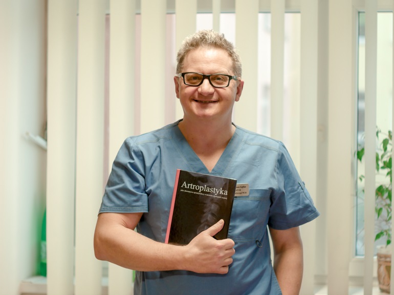 Zdjęcie nagłówkowe otwierające podstronę: Pierwsza książka medyczna  wydana na Uniwersytecie Opolskim