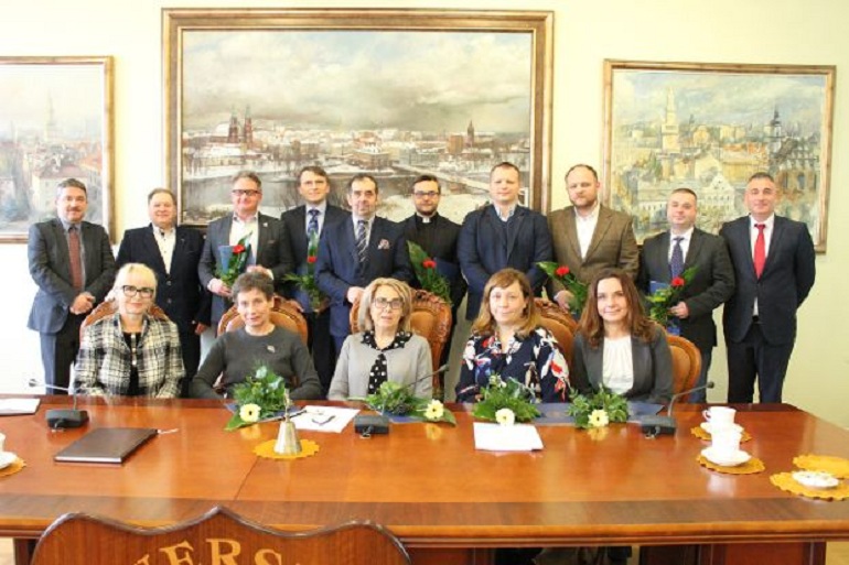 Zdjęcie nagłówkowe otwierające podstronę: Nowi profesorowie i doktorzy habilitowani gośćmi Senatu Uniwersytetu Opolskiego