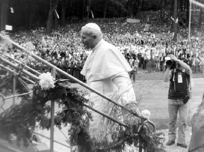 Zdjęcie nagłówkowe otwierające podstronę: Wystawa poświęcona papieżowi Janowi Pawłowi II