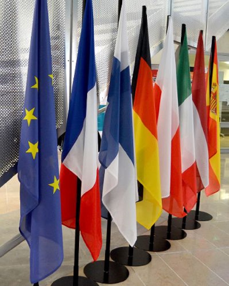Zdjęcie nagłówkowe otwierające podstronę: Praca w instytucjach UE. Spełniaj marzenia i rozwijaj się zawodowo!