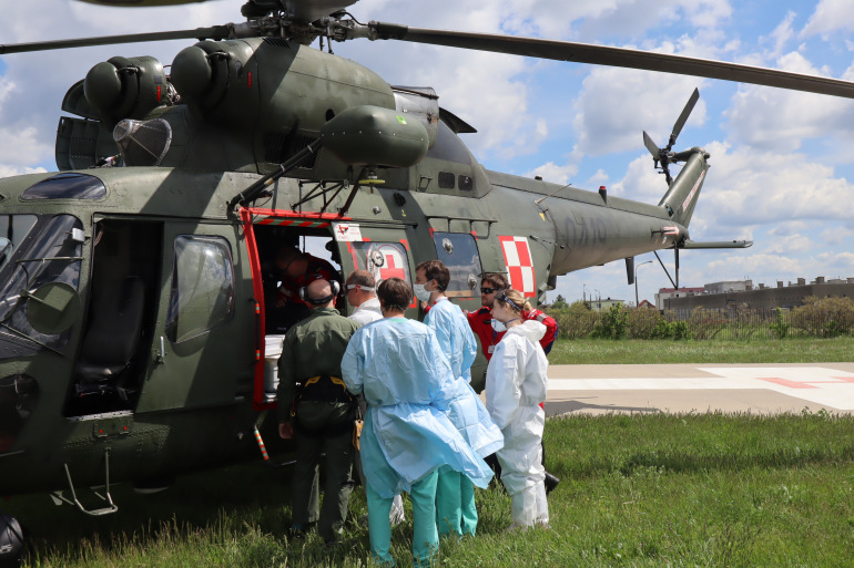 Zdjęcie nagłówkowe otwierające podstronę: Wojskowy śmigłowiec przetransportował pacjenta 