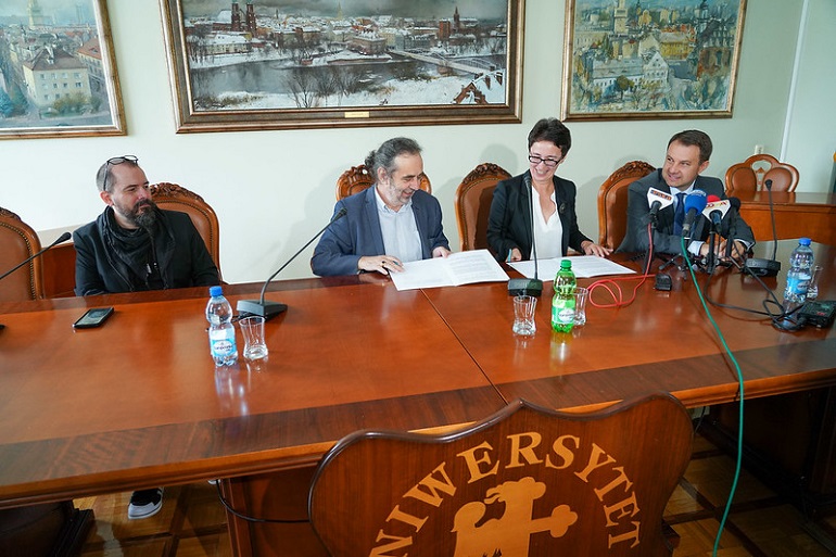 Zdjęcie nagłówkowe otwierające podstronę: University of Opole and Gallery of Contemporary Art signed agreement  