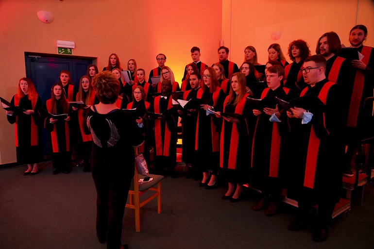Zdjęcie nagłówkowe otwierające podstronę: Śpiewaj z nami, czyli nabór do chóru Uniwersytetu Opolskiego