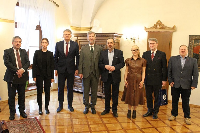 Zdjęcie nagłówkowe otwierające podstronę: Ambasador Austrii i konsul honorowy tego kraju z wizytą na UO