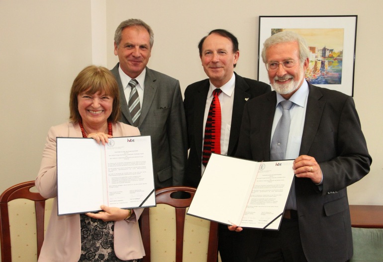 Przeniesienie do informacji o tytule: Podpisanie umowy o współpracy naukowej z Instytutem Etnologii Niemców Europy Wschodniej we Freiburgu