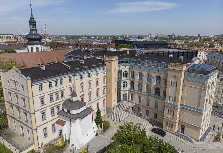 Przeniesienie do informacji o tytule: University of Opole in solidarity with Ukraine 