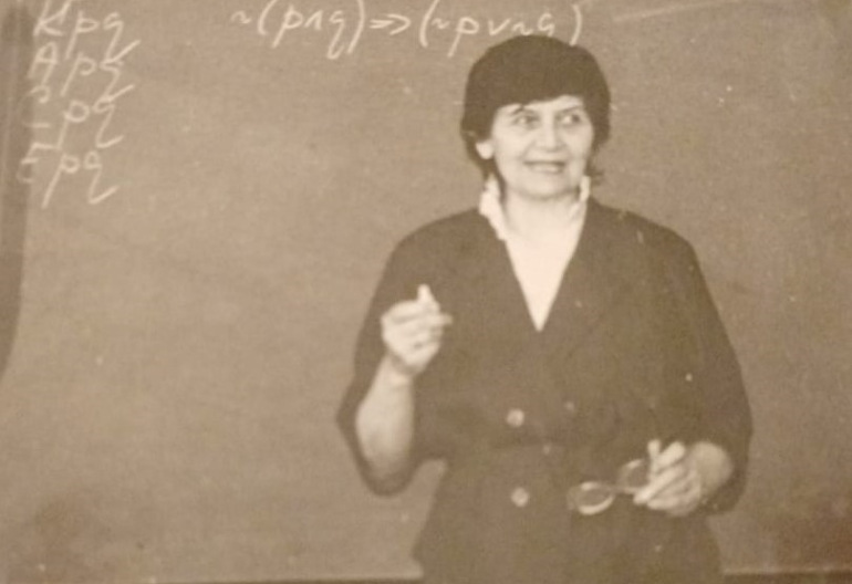 Przeniesienie do informacji o tytule: 12 listopada br. zmarła prof. dr hab. Krystyna Piróg-Rzepecka, związana z naszą uczelnią od 1956 r. Była pierwszym dyrektorem Instytutu Matematyki.