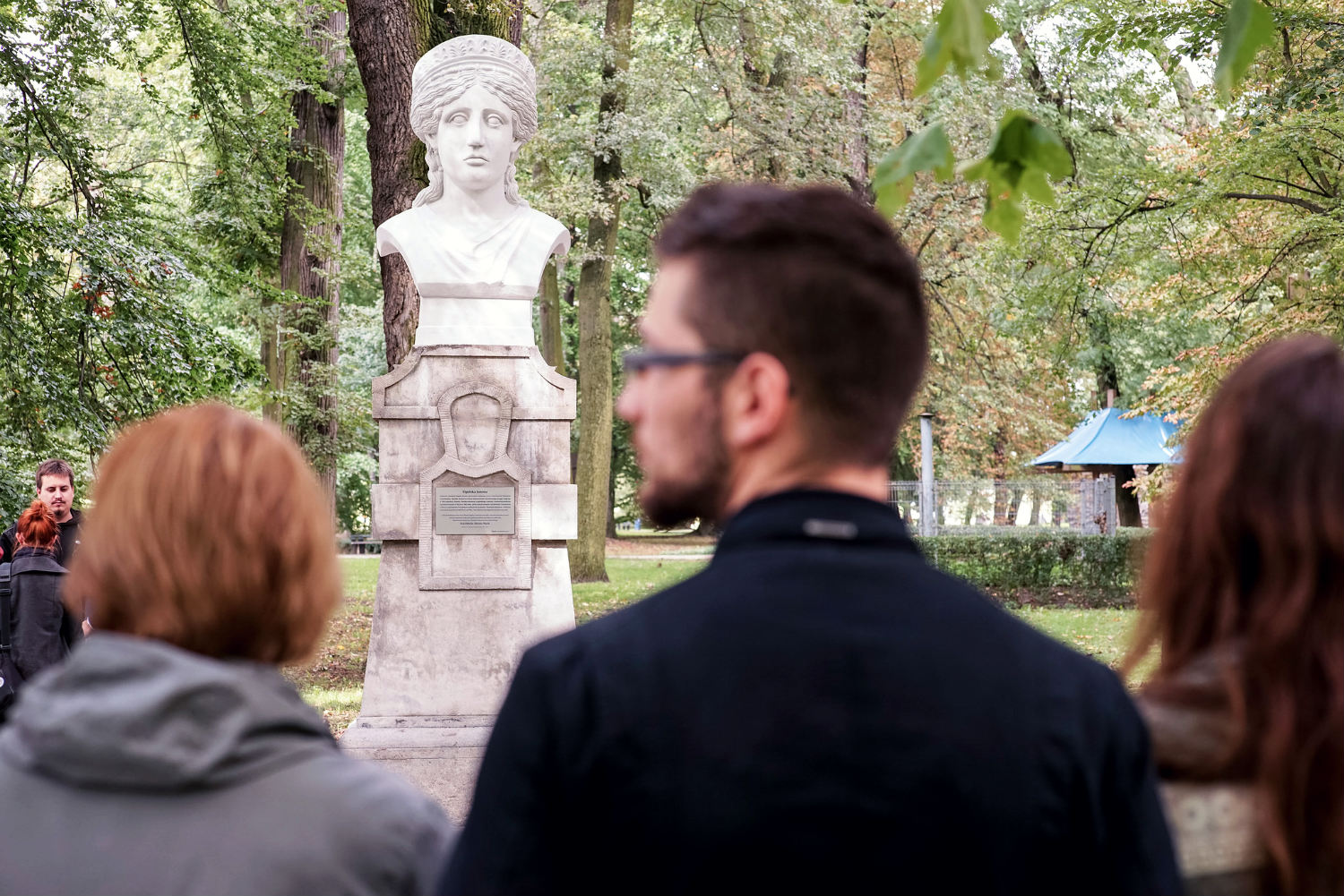 Popiersie opolskiej Junony zostało odsłonięte 18 września 2017 r. w Parku Nadodrzańskim w Opolu. Jest to dzieło Ewy Dębickiej i Bartosza Mazika, absolwentów Instytutu Sztuki UO