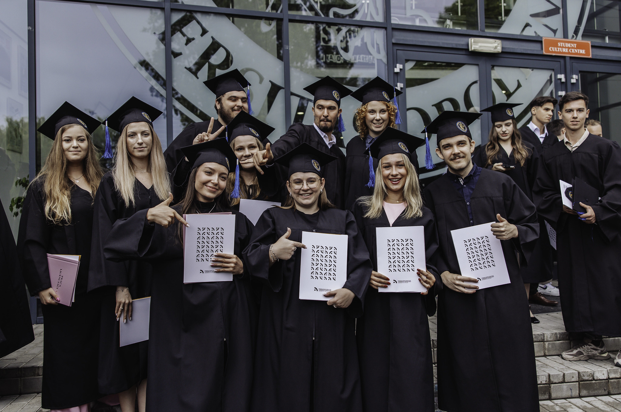 Absolwentki i absolwenci WNoPiKS świętowali ukończenie studiów