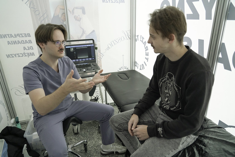 Mosznowładcy na UO. Panowie ruszyli na bezpłatne badanie jąder!