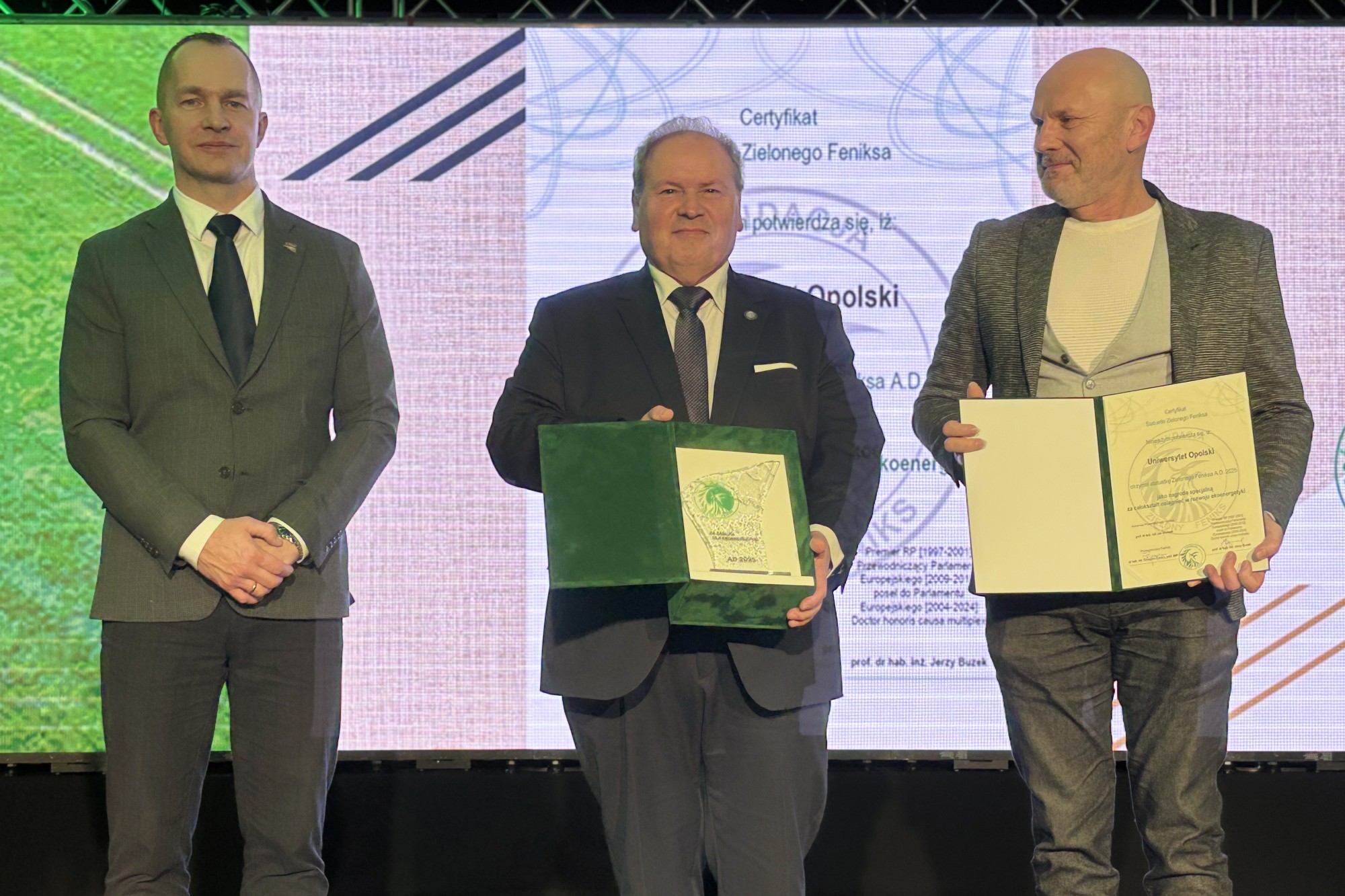 UO otrzymał nagrodę „Zielony Feniks” za wkład w ekoenergetykę